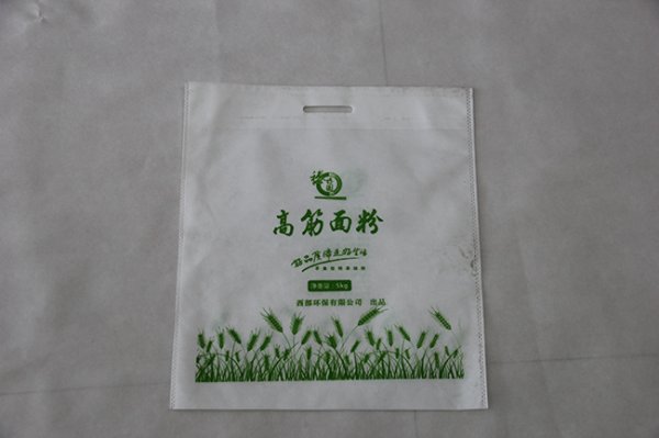 無(wú)紡布袋裝面粉容易受潮嗎